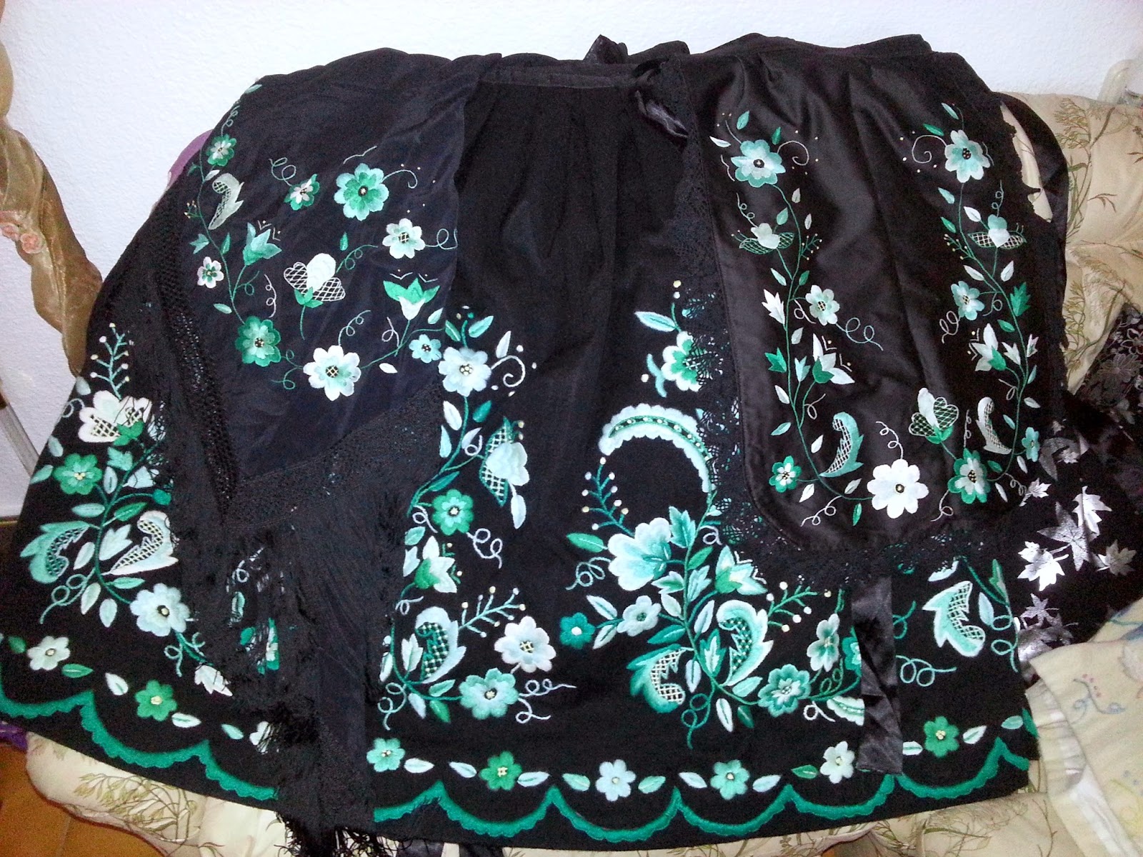 SORPRENDETE CON MIS LABORES REFAJOS DE HUERTANA BORDADOS A MANO