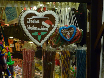 Gingerbread hearts with German Christmas greetings at Christmas market in downtown Bremen: “Frohe Weihnachten” und “Frohes Fest” Gingerbread hearts with German Christmas greetings
