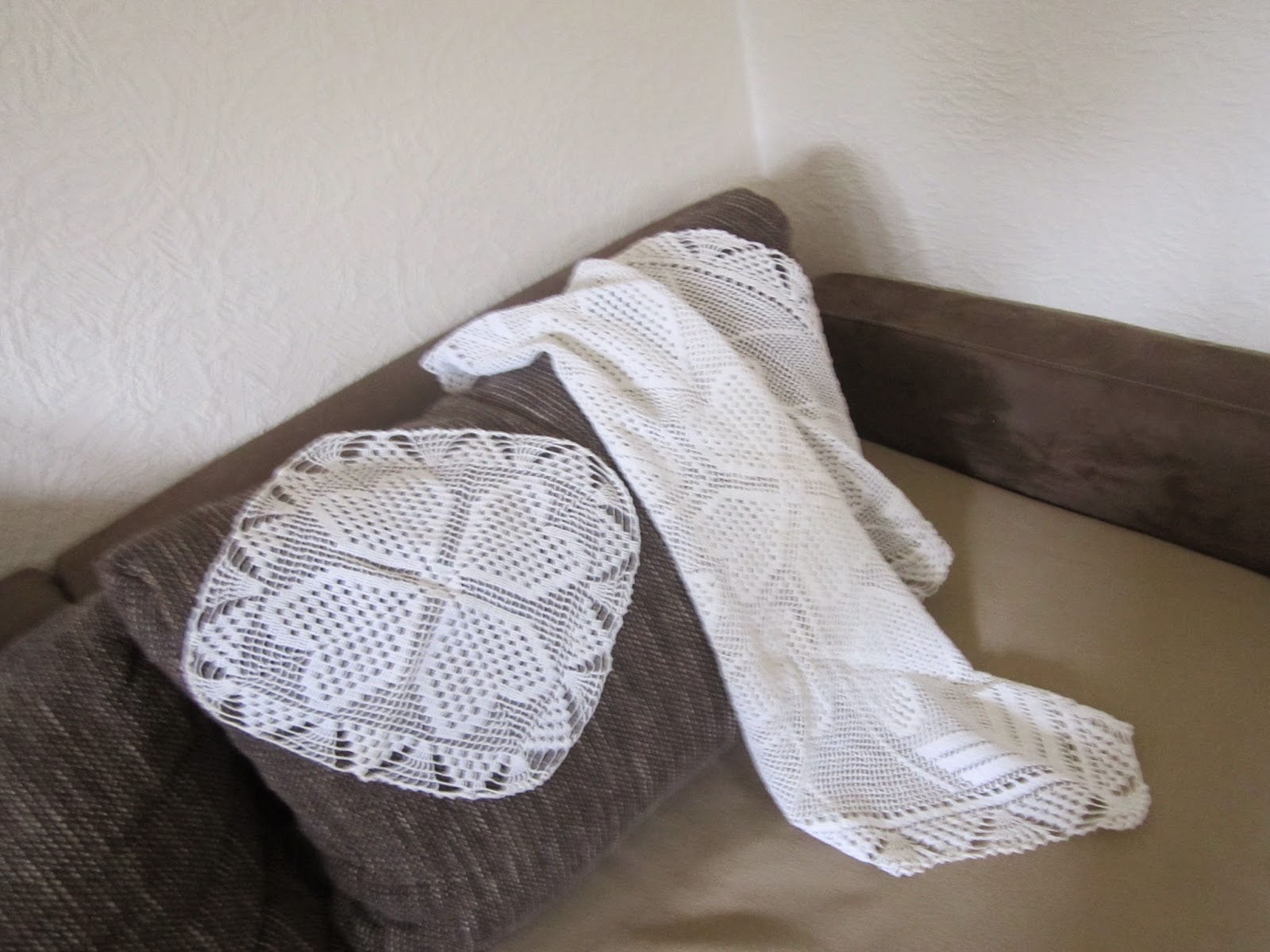 Strick-Studio: Gehäkelte Decke und passende Decken