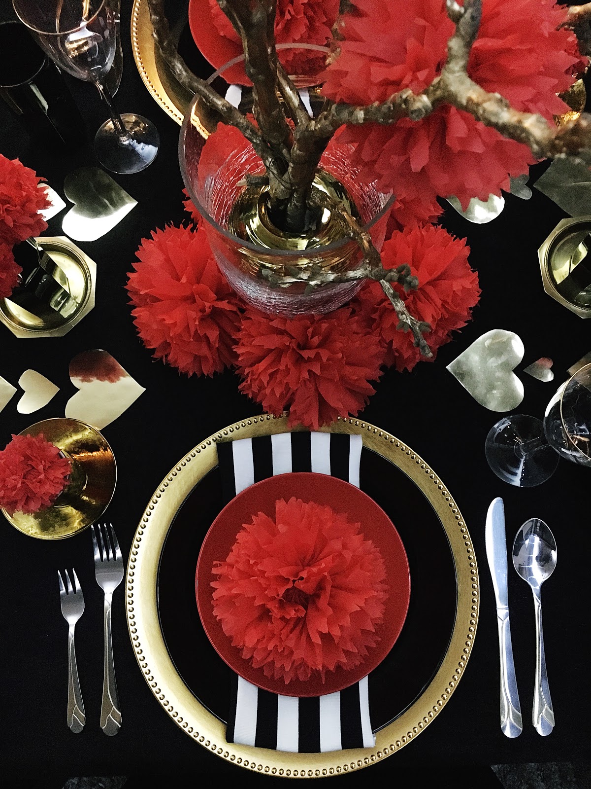 BLACK AND RED VALENTINE ROMANTIC TABLE FOR TWO BLOG HOP