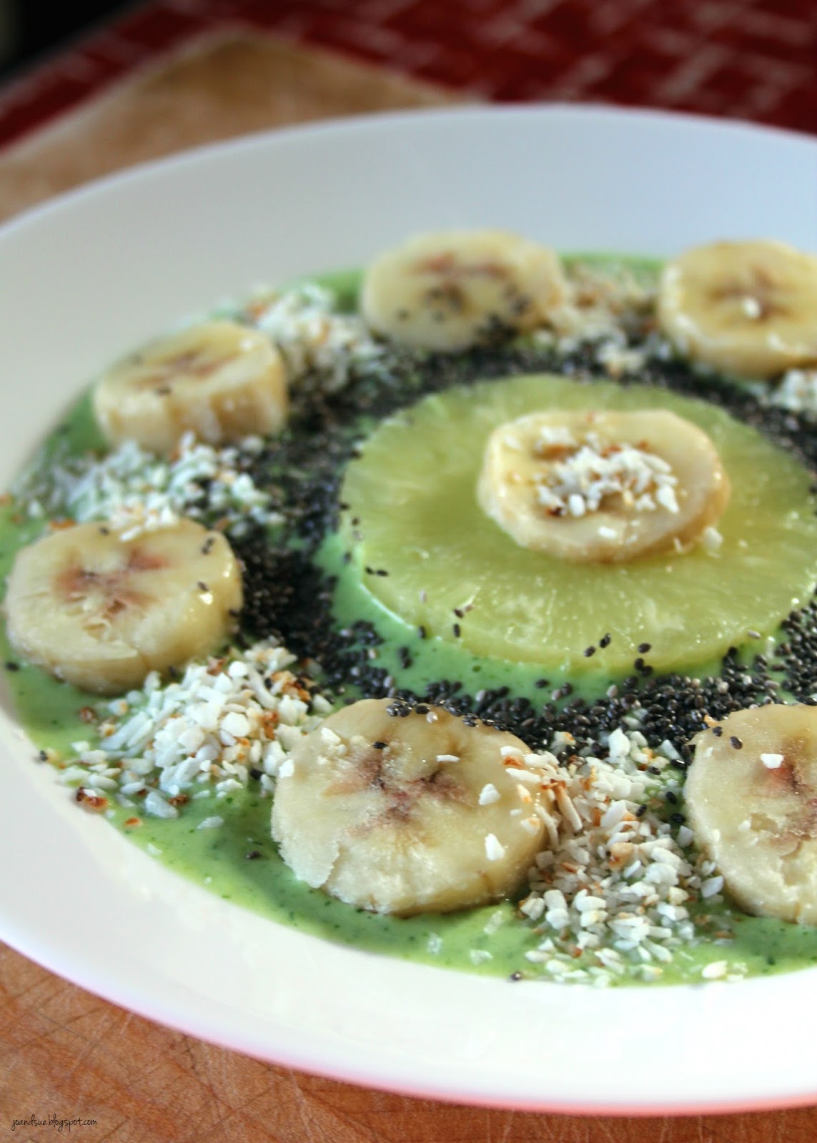 Jo and Sue Pineapple Sunshine Smoothie Bowl