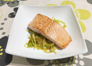 Grilled salmon with leek curry