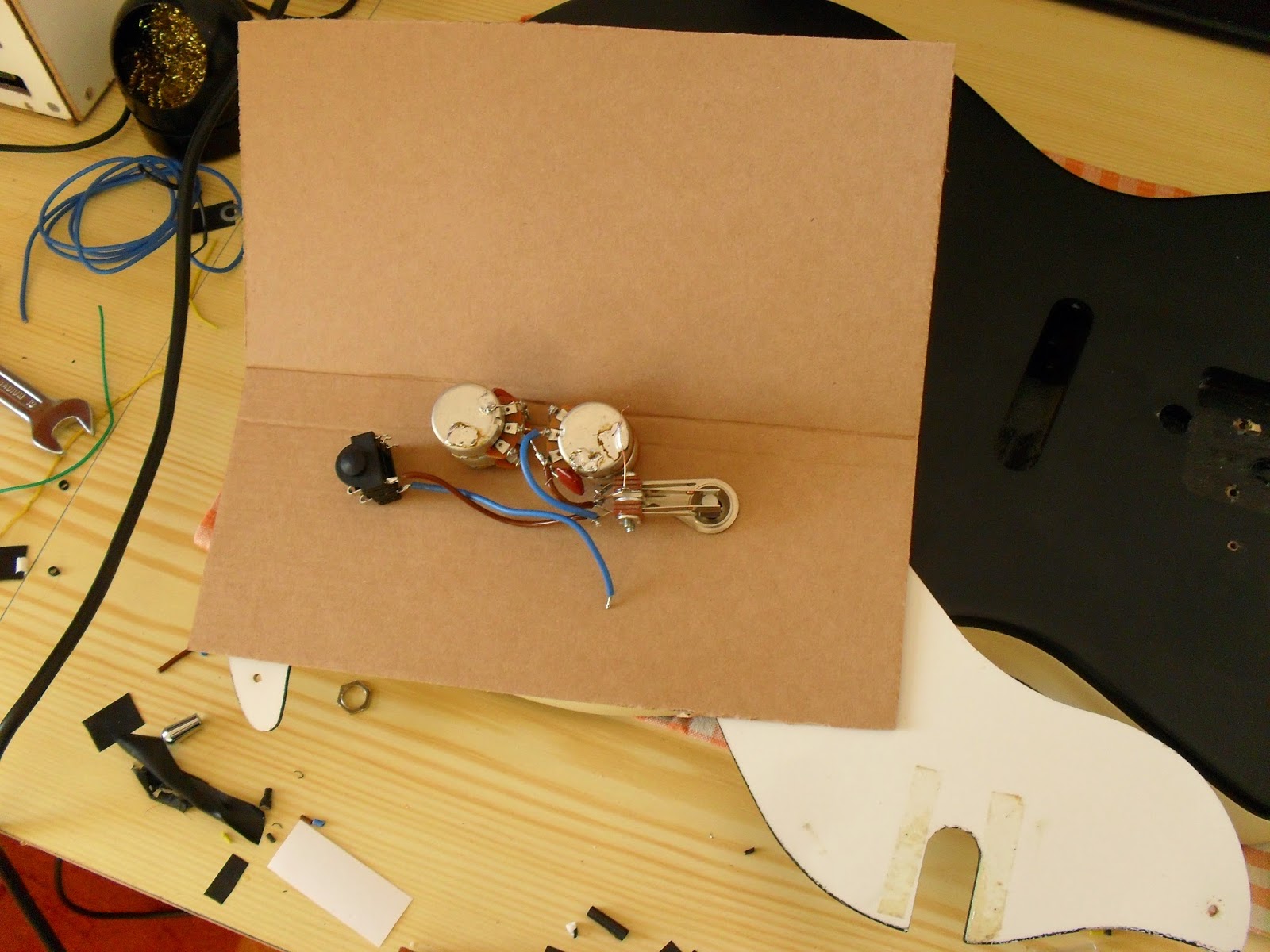 DIY electric guitar projects Danelectro shielding and stuff