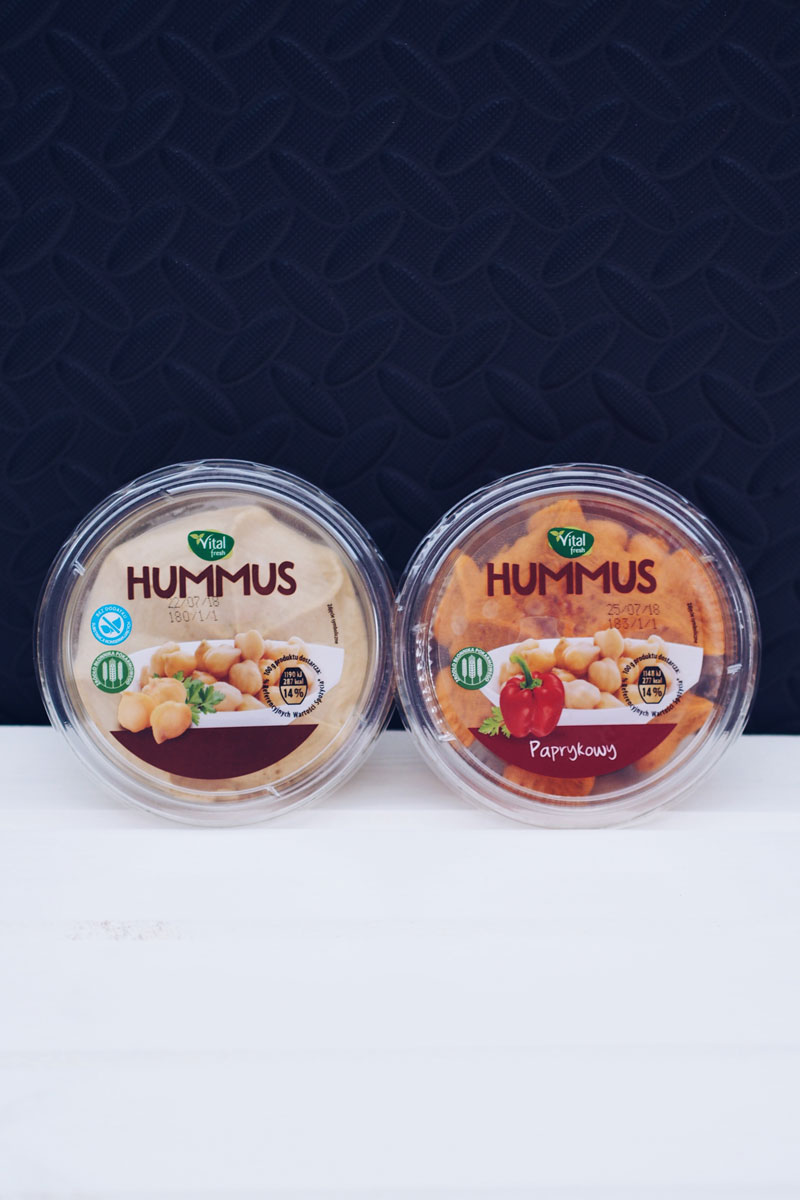 Hummus klasyczny i hummus paprykowy marki Vital Fresh.
