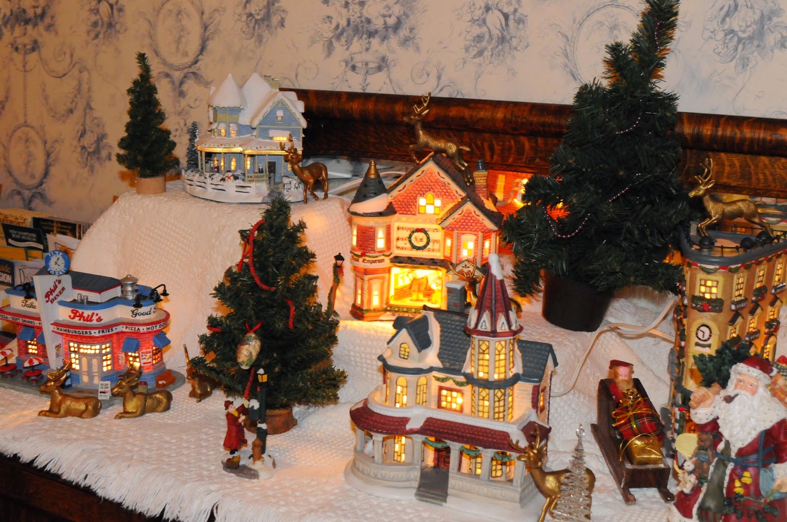 Henniker House Bed and Breakfast Christmas Decorating Henniker house