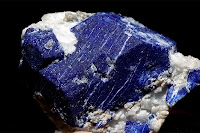 Doğal lapis lazuli (lacivert) taşı örneği
