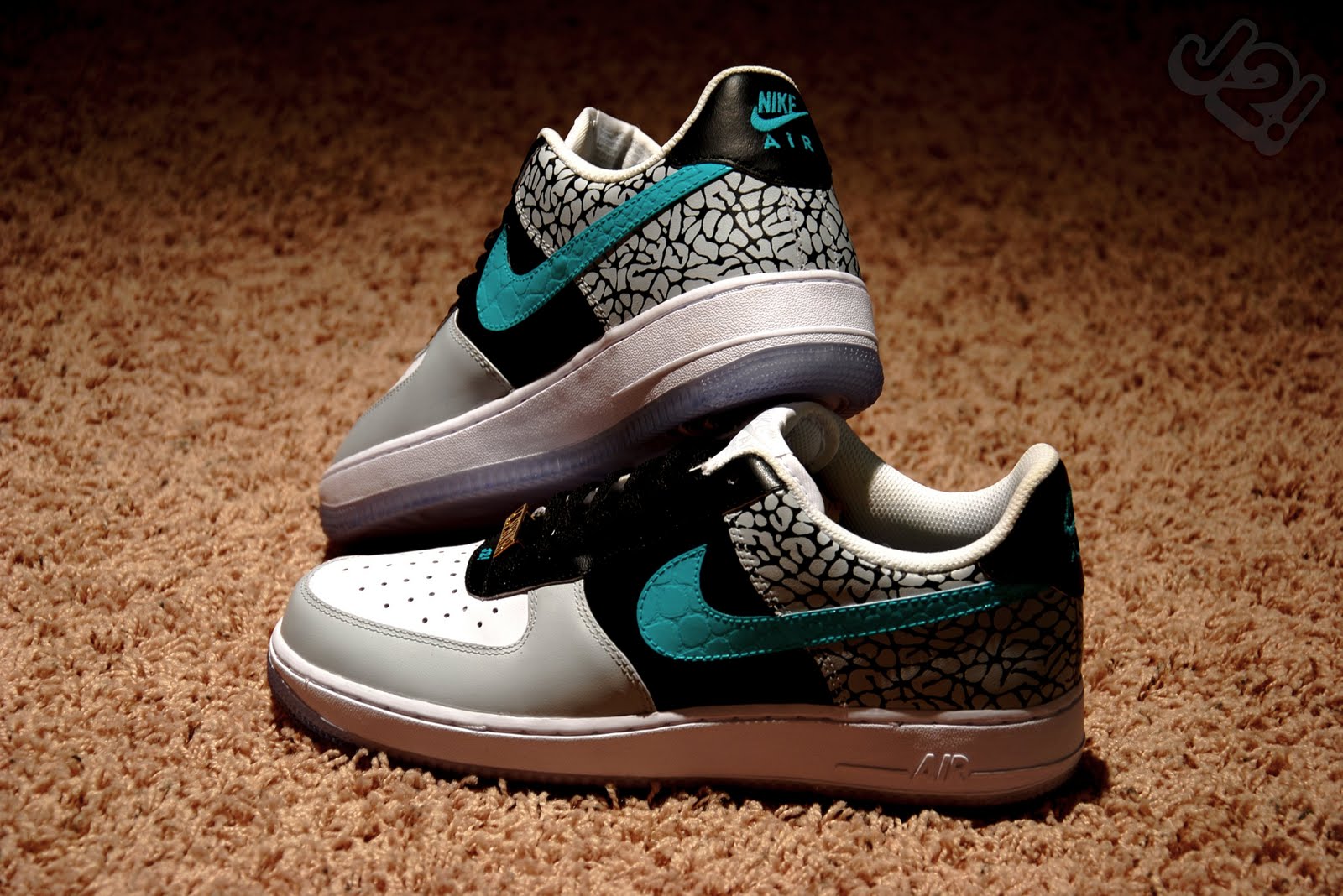 A dime bag for my thoughts: J2 Customs: Air Force One '07 "Atmos"