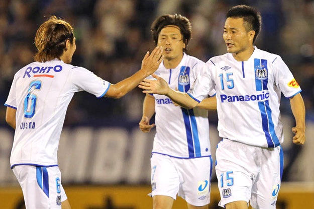 Novo' Marinos vence com gol de falta de Nakamura; Urawa vira líder na J1, Blog Futebol no Japão