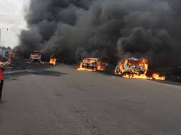 Seven vehicles gut fire cause by petrol split from tanker along Lagos-Badagry expressway