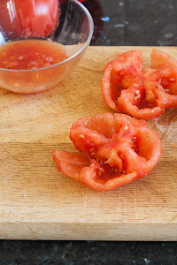 Ručno čišćenje rajčice od sjemenki