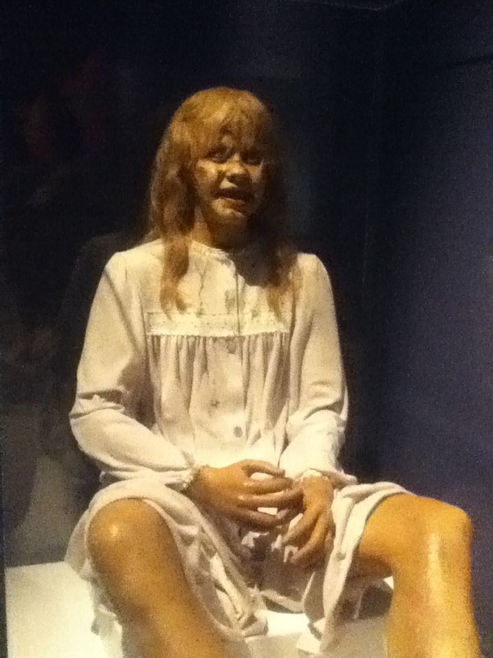 muñeca niña del exorcista