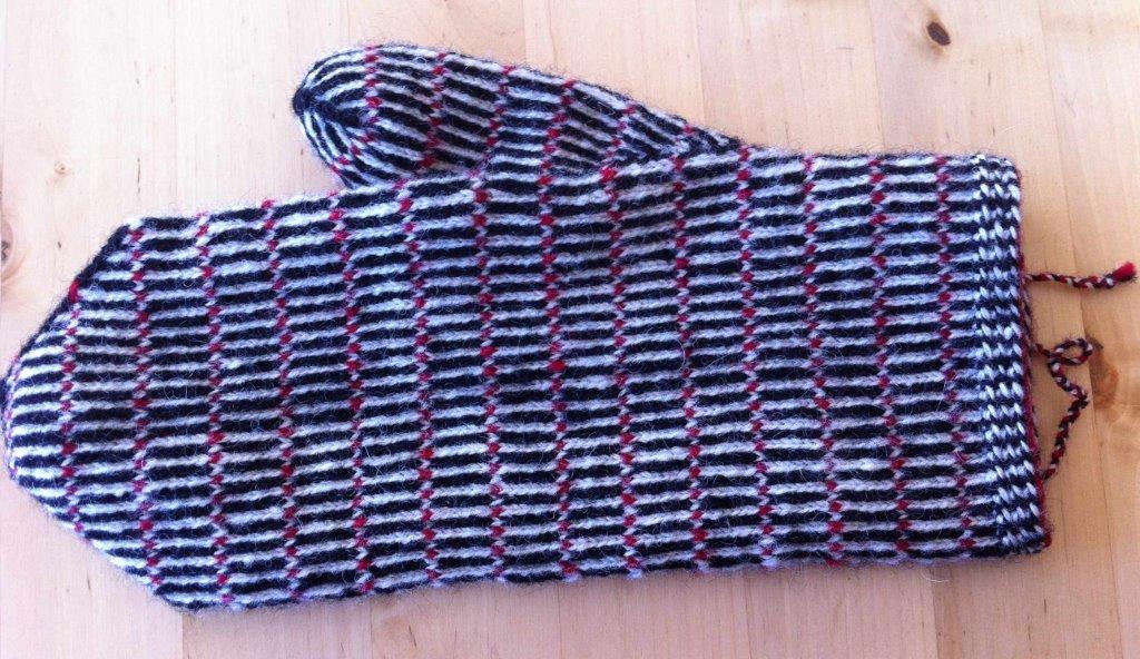 Lappone Striped mittens in twined knitting