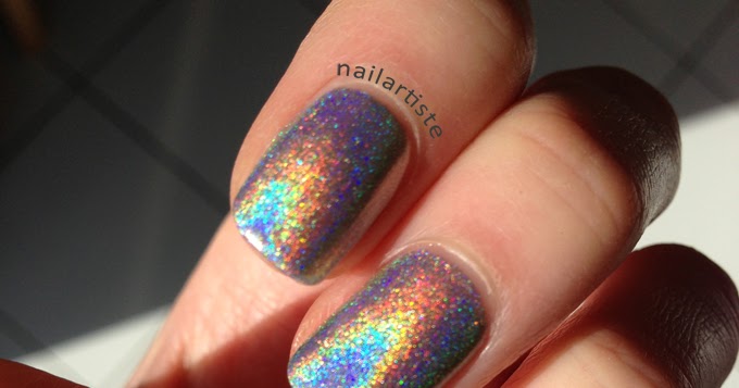 The Nail Artiste: Holographic stars and strawberries
