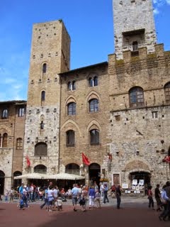 San Gimignano Piazza della Cisterna
