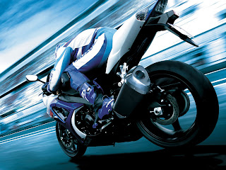 Wallpaper met blauw witte motor met grote snelheid