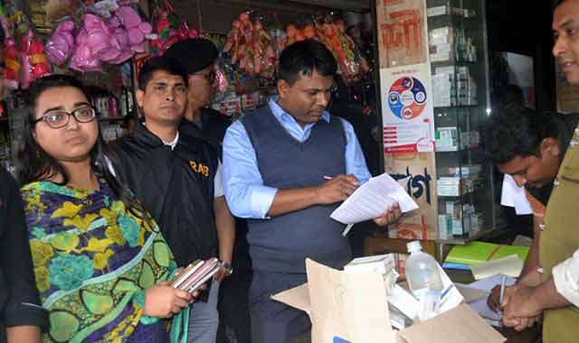 RAB-drug administration anti-adulteration campaign in Bakshiganj বকশীগঞ্জে র্যাব-ওষুধ প্রশাসনের ভেজাল বিরোধী অভিযান