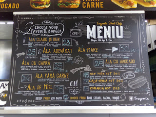 Preparate street food din diverse carnuri