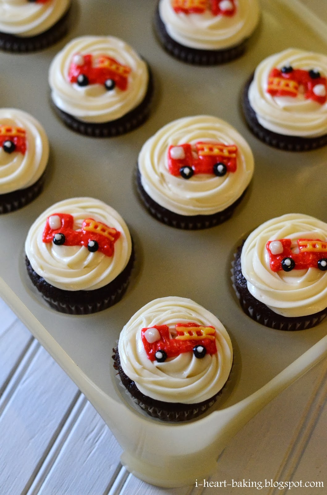 i heart baking!: firetruck birthday cupcakes