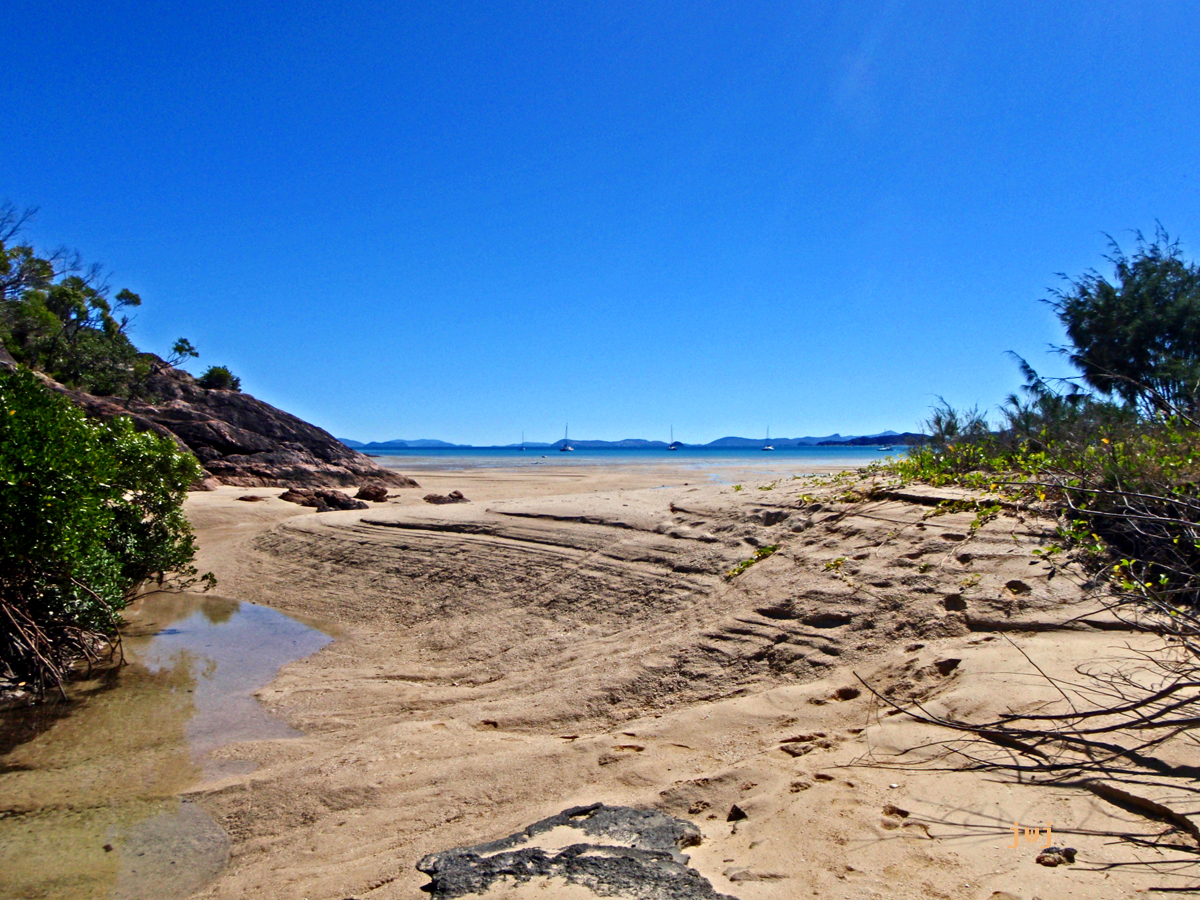 Sailing Aussie coast Goldsmith and Shaw Islands