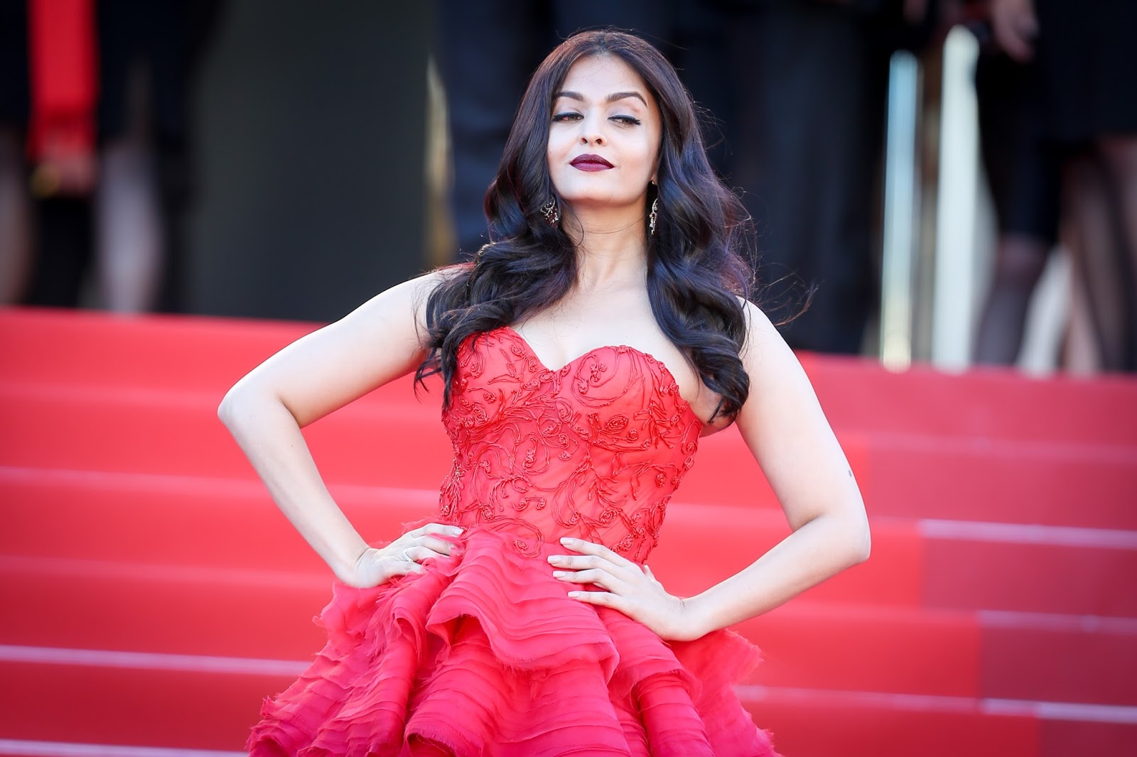 Aishwarya Rai Bachchan Looks Ravishing in a Ralph & Russo Red Gown At '120 Beats Per Minute (120 Battements Par Minute)' Premiere During The 70th Cannes Film Festival 2017