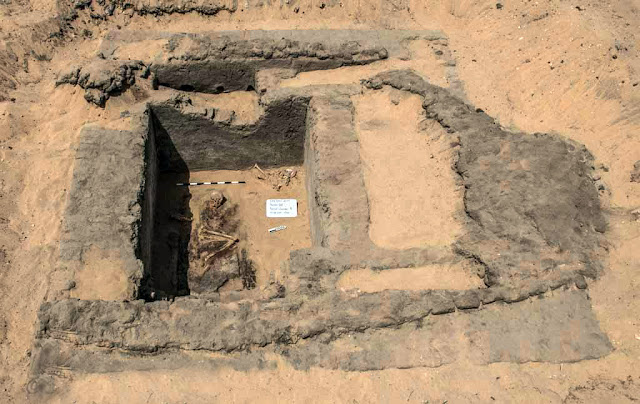 En Égypte, des archéologues découvrent une cité vieille de 7 000 ans ! Par Axel Leclercq                               Abydos%2Bpredynastic%2Bcemetery%2Bby%2BLuxor%2BTimes%2B2