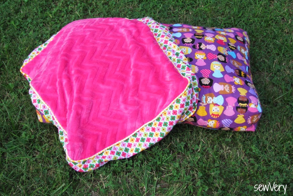 sewVery Cuddle Floor Pillow Tutorial and Matching Blankets