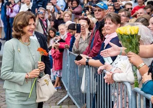 Queen Silvia and German First Lady Elke Buedenbender at the opening ceremony of Child House