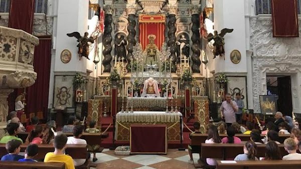 Comienza la ofrenda de nardos a la Patrona de Cádiz Comienza la ofrenda de nardos a la Patrona de Cádiz