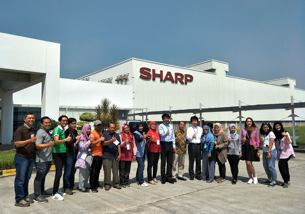 Sapadunia Melihat Lebih Dekat Produksi Kulkas Halal Sharp Indonesia