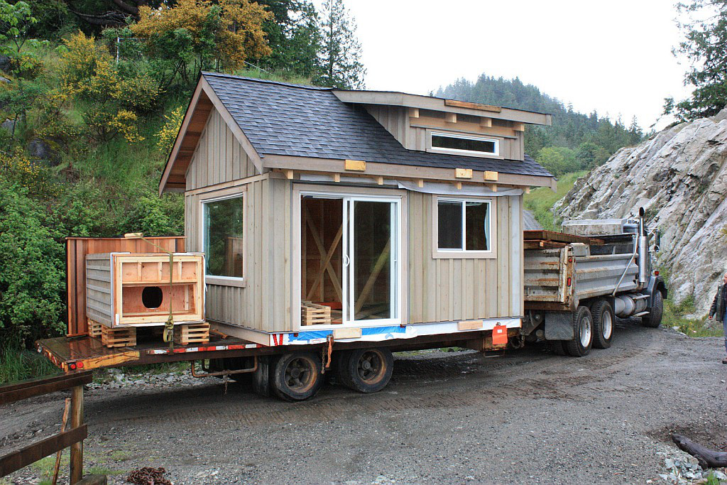 Gambier Island Cabin (192 Sq Ft) [ TINY HOUSE TOWN ]