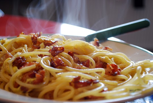 Spaghetti z wędzonym boczkiem