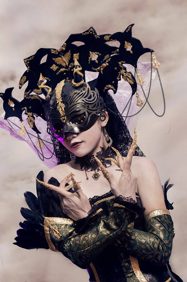 從一剛開始的《飛輪少年》的「咢」到現在的《寶石之國》的「磷葉石」，Kuro一步一步讓自己的作品日漸成熟，更臻完美。