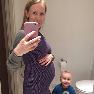 Selfie mit Christkind und Babybauch