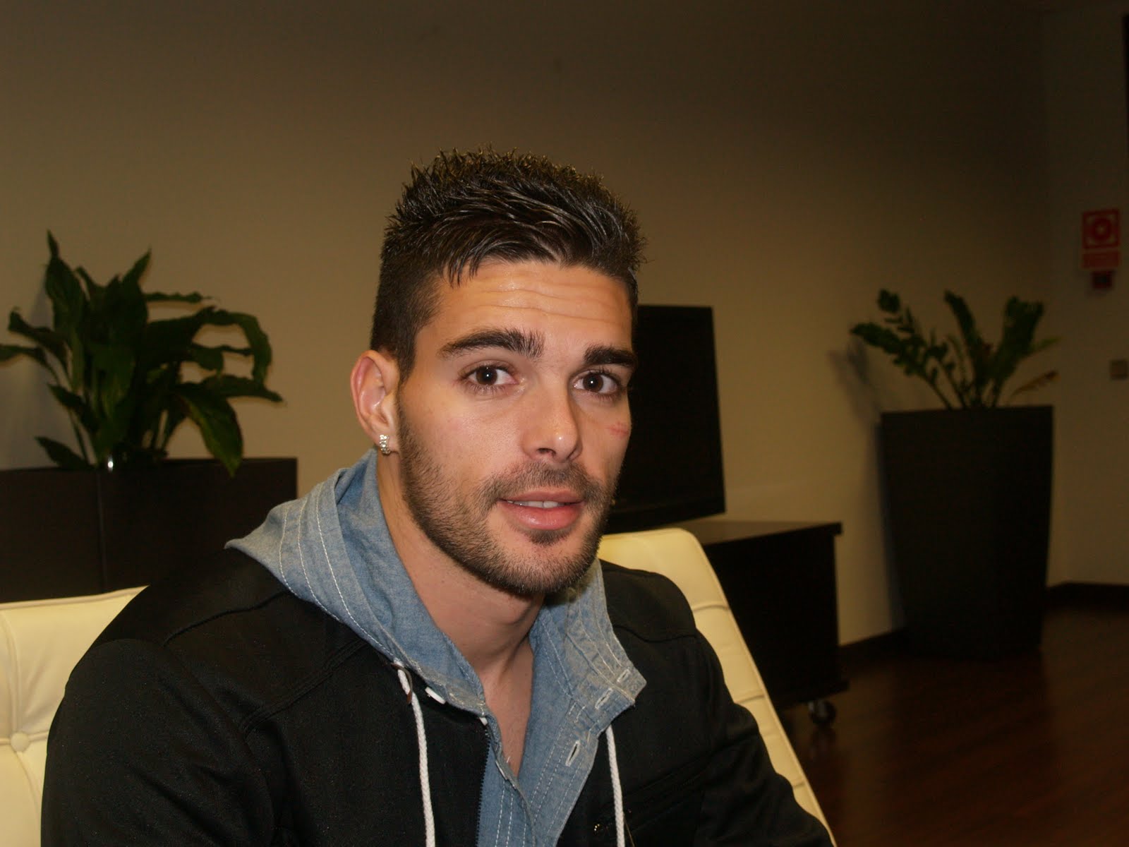 Alberto pancorbo художник. Alberto лого одежда. дель рио wwe. Alberto's. Alberto's.