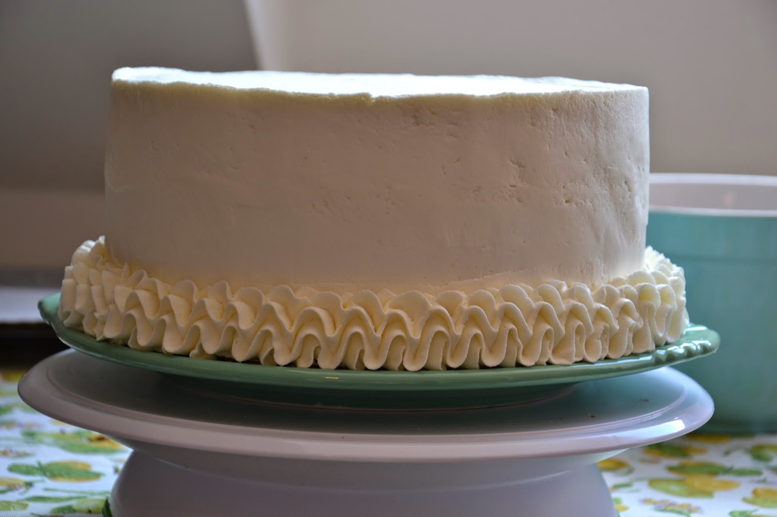 Vanilla Layer Cake with Chocolate Cheesecake – The Sugary Shrink