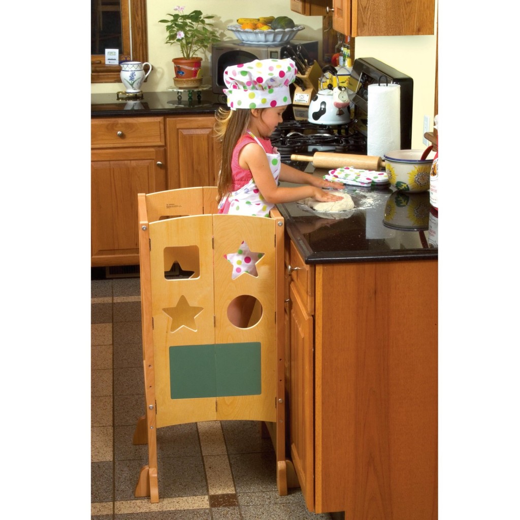 6 Safety Toddler Kitchen Helper for Supporting Your Courage to Improve Toddler’s