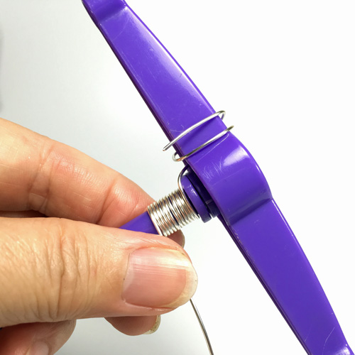 How to Make a Crystal Embellished Coiled Wire Bracelet Tutorial / The