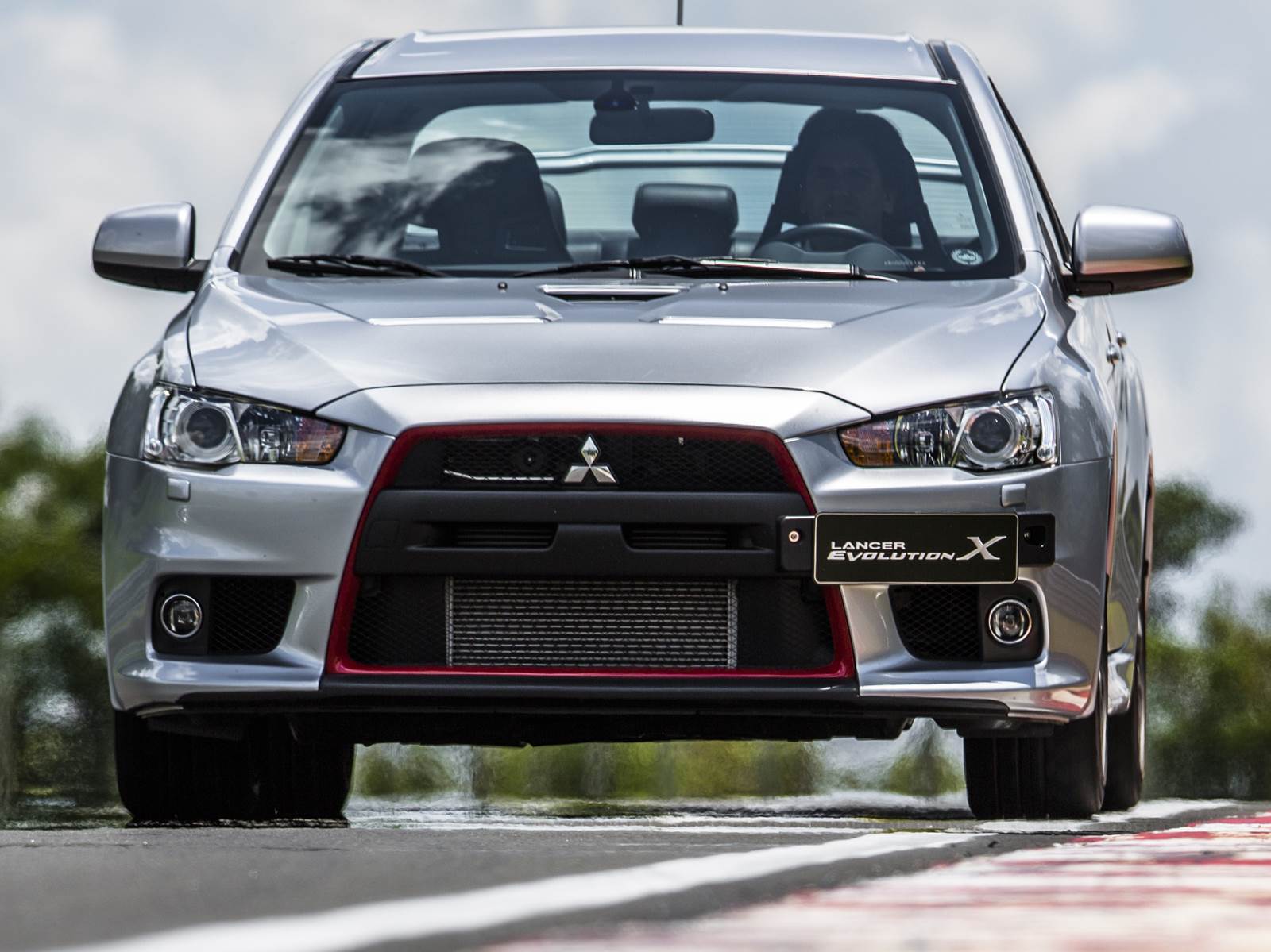 Vídeo como nasceu o Lancer Evolution X John Easton