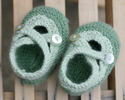 Miss Julia's Patterns: Free Patterns - 30 Baby Booties to Knit - Crochet