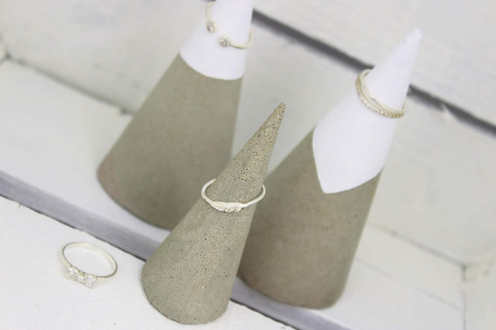 DIY Beton Ringhalter ganz einfach selbermachen - eine tolle