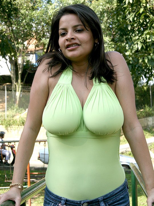 Divya Butt Spicy Hot Stills Beautiful Indian Actress Cute Photos