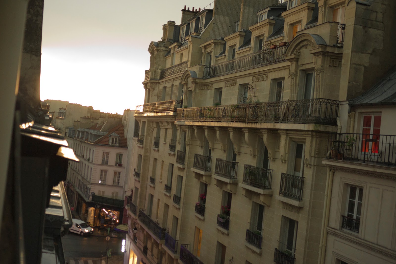 L'épicier 24 Rue Notre Dame De Nazareth 75003 Paris Soyons désinvoltes - N'ayons l'air de rien: #2013 #Photo #04