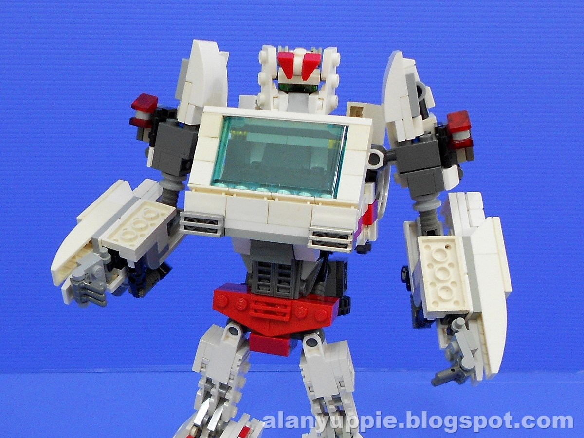 Alanyuppie's LEGO Transformers: LEGO Ironhide and Ratchet Part 2 - Bot ...