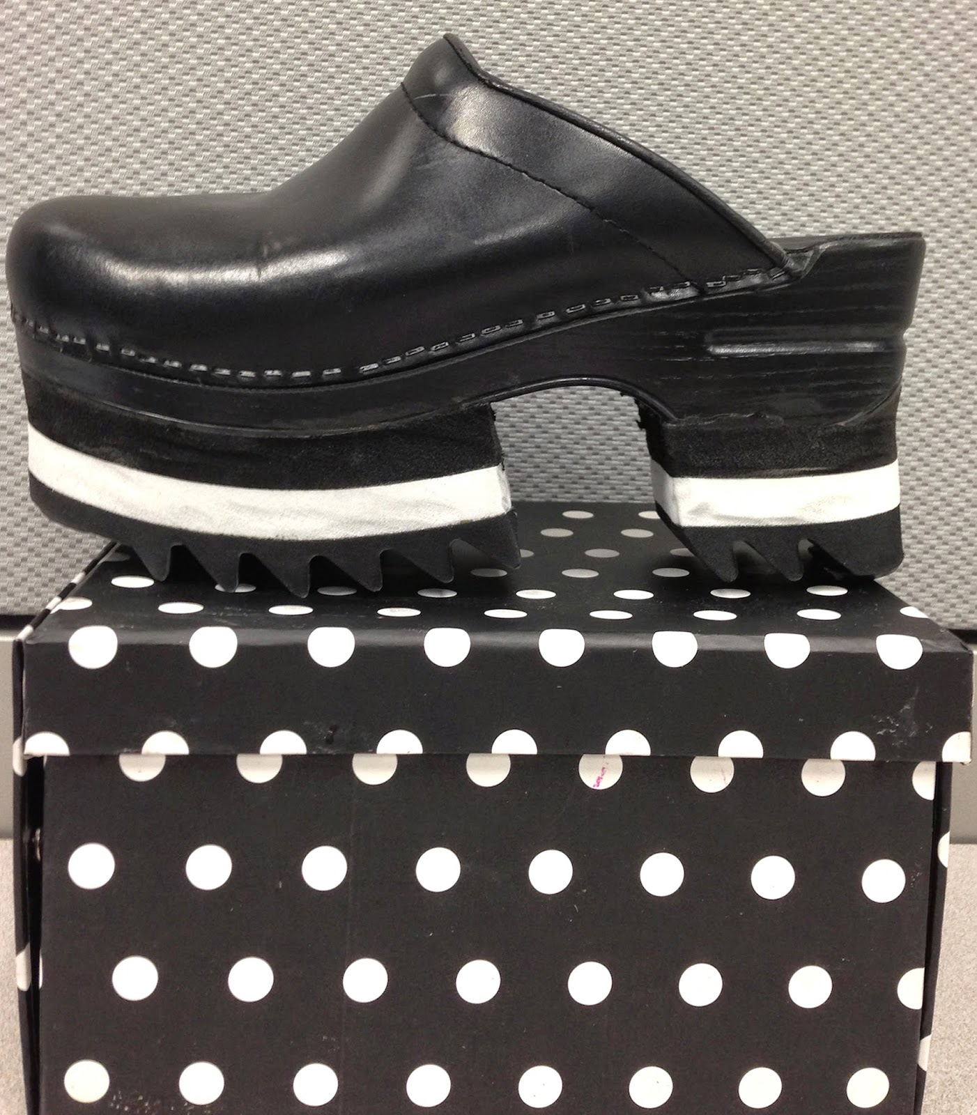 Idiosyncratic Fashionistas Clog Blog! "Word of Foot" Dansko's Blog