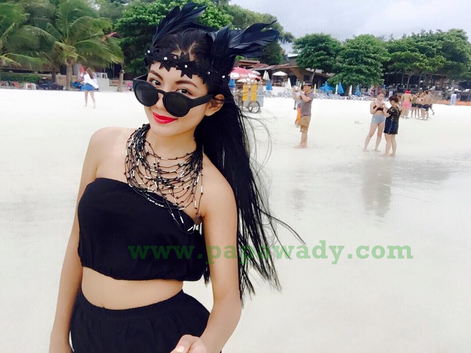14 Pictures of Myanmar Celebrity May Myint Mo in Thailand Trip Album 1