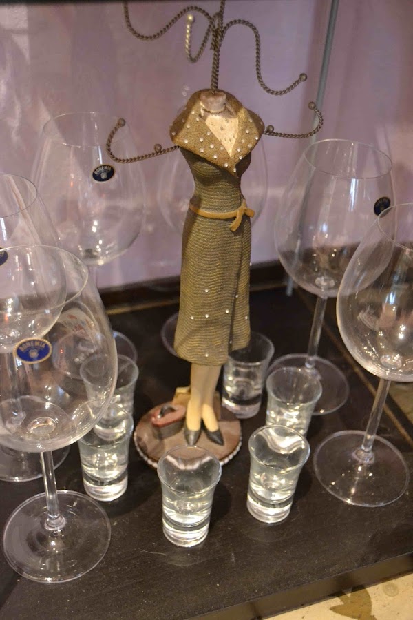 "Espai 208 Shop and Events"