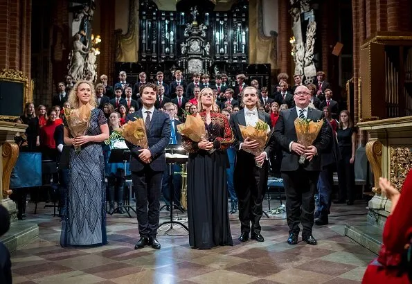 Princess Sofia attended Gålöstiftelsen's 2019 Christmas concert at Stockholm Cathedral. red skirt and red blouse, clutch