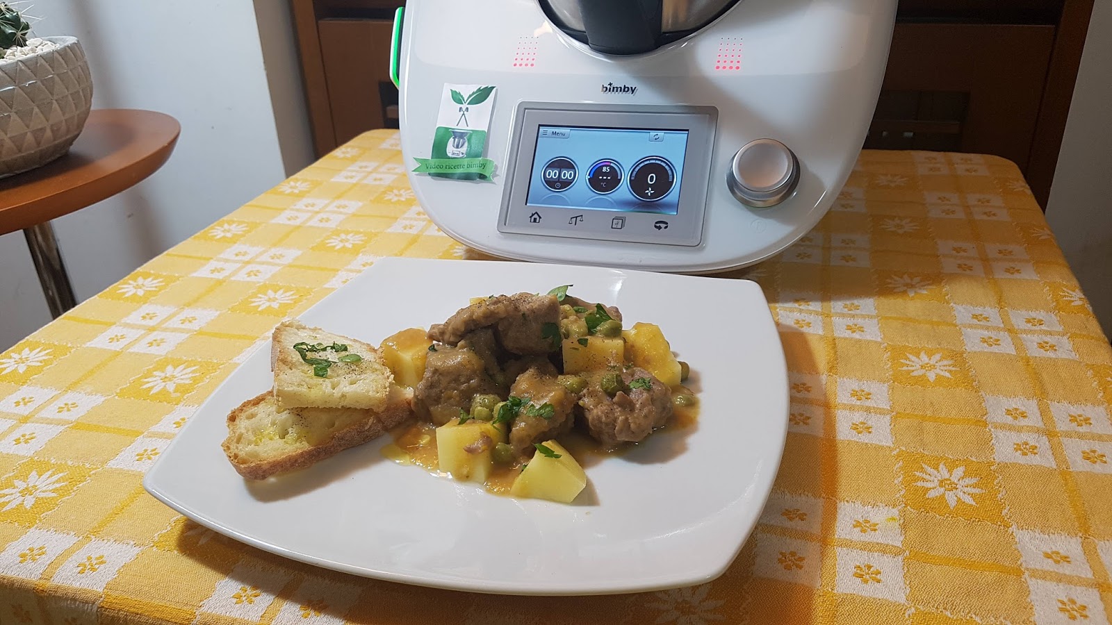 Video ricette bimby: Spezzatino di carne con patate e piselli bimby per ...