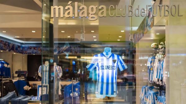 El Málaga cierra la tienda oficial de Torre del Mar