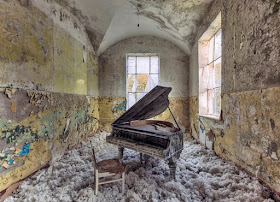 10-Christian-Richter-Architecture-with-Photographs-of-Abandoned-Buildings-www-designstack-co